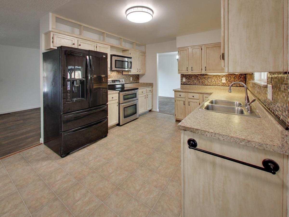 6810 Corn Tassel Dr Kitchen